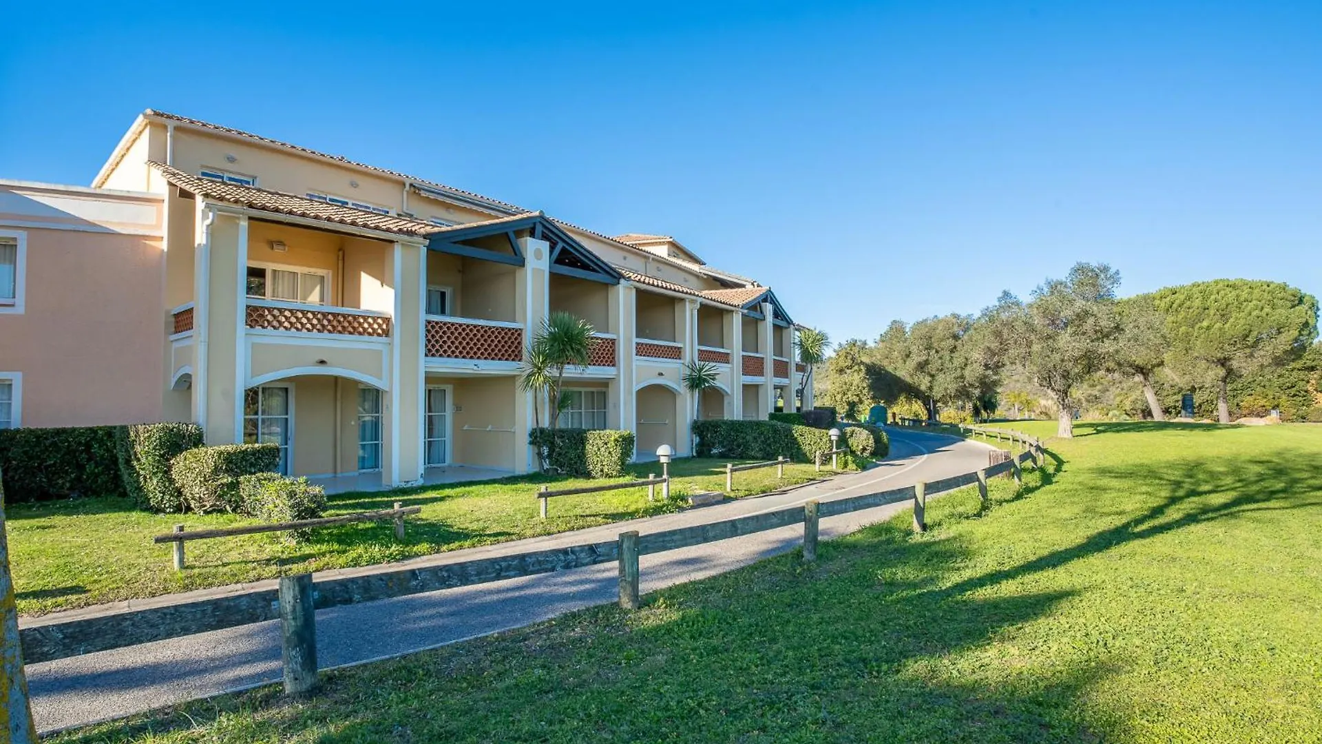 Apartment Village Cap Esterel - L'Esquinade-109 By Interhome Saint-Raphael