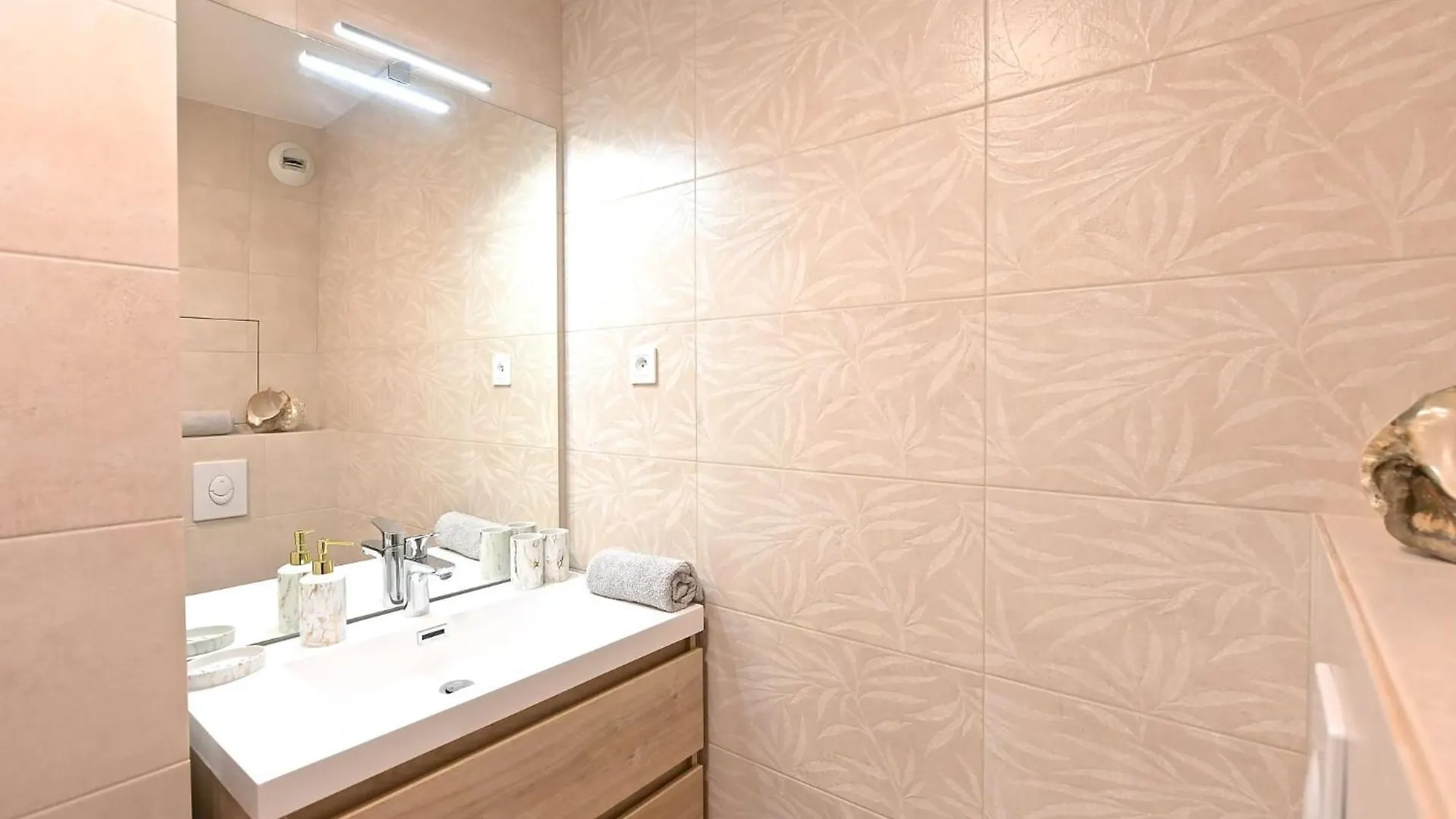 Apartment Village Cap Esterel - L'Esquinade-109 By Interhome Saint-Raphael